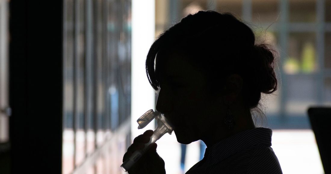 El truco del virus para tomar el planeta: Mata unos y deja otros “sanos” para que contagien