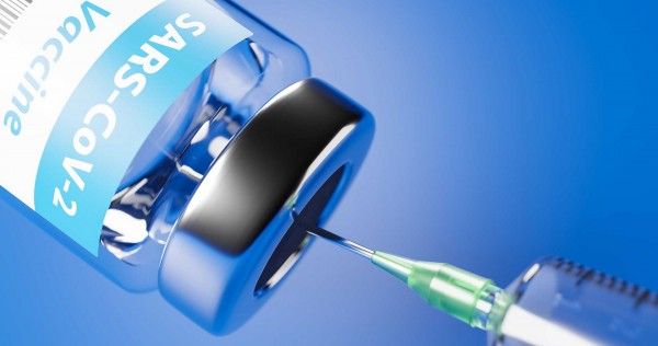 Es importante saber que, aun con la inmunidad funcional de las vacunas, una persona podría tener contagio leve y transmitir el virus