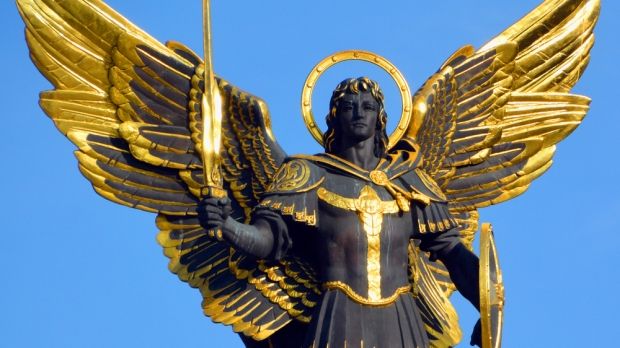 ¿Por qué hay una estatua del arcángel San Miguel en la Plaza de la Independencia de Kiev?