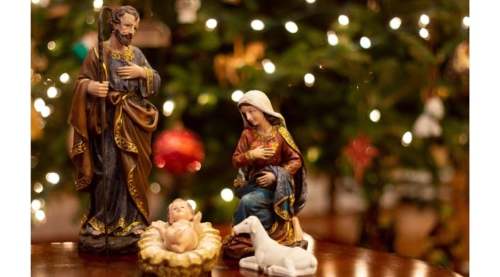 La Navidad: Luz, Unión y el Misterio de la Medianoche